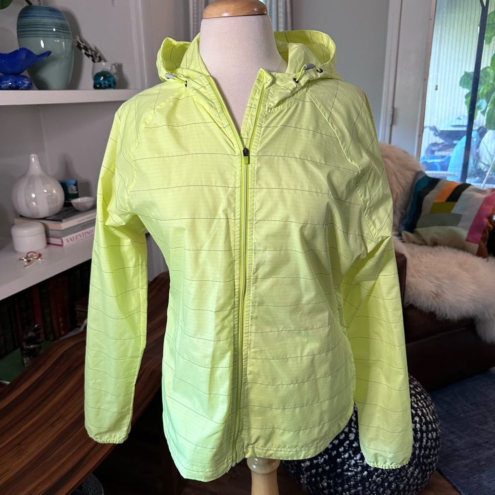Athlete windbreaker size large 20” flat measurement underarm to underarm